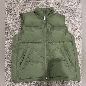Gap puffer vest sz large.